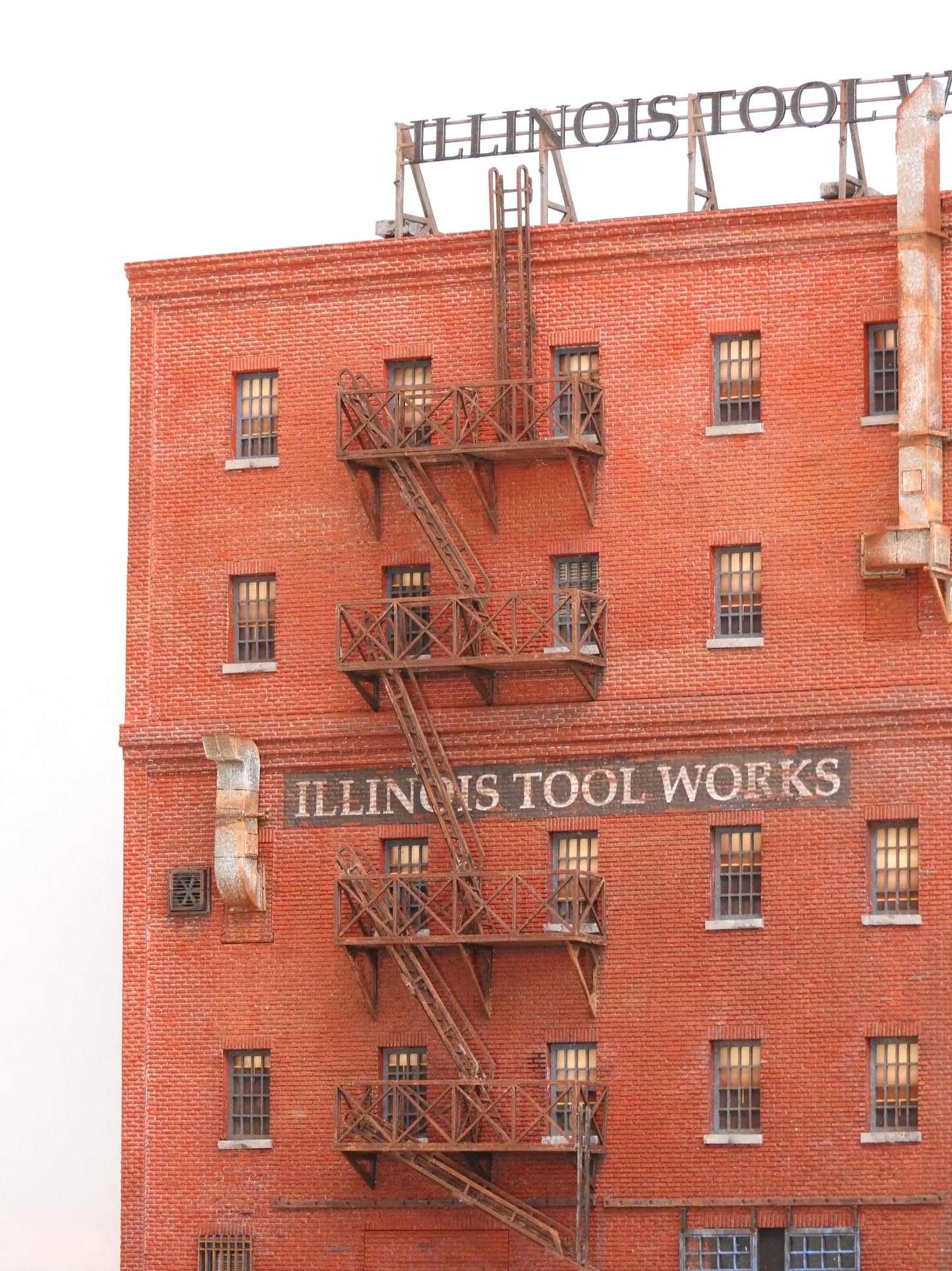 HO Building "D" Bundle Kit - Wedge Shaped Background Structure - ITLA