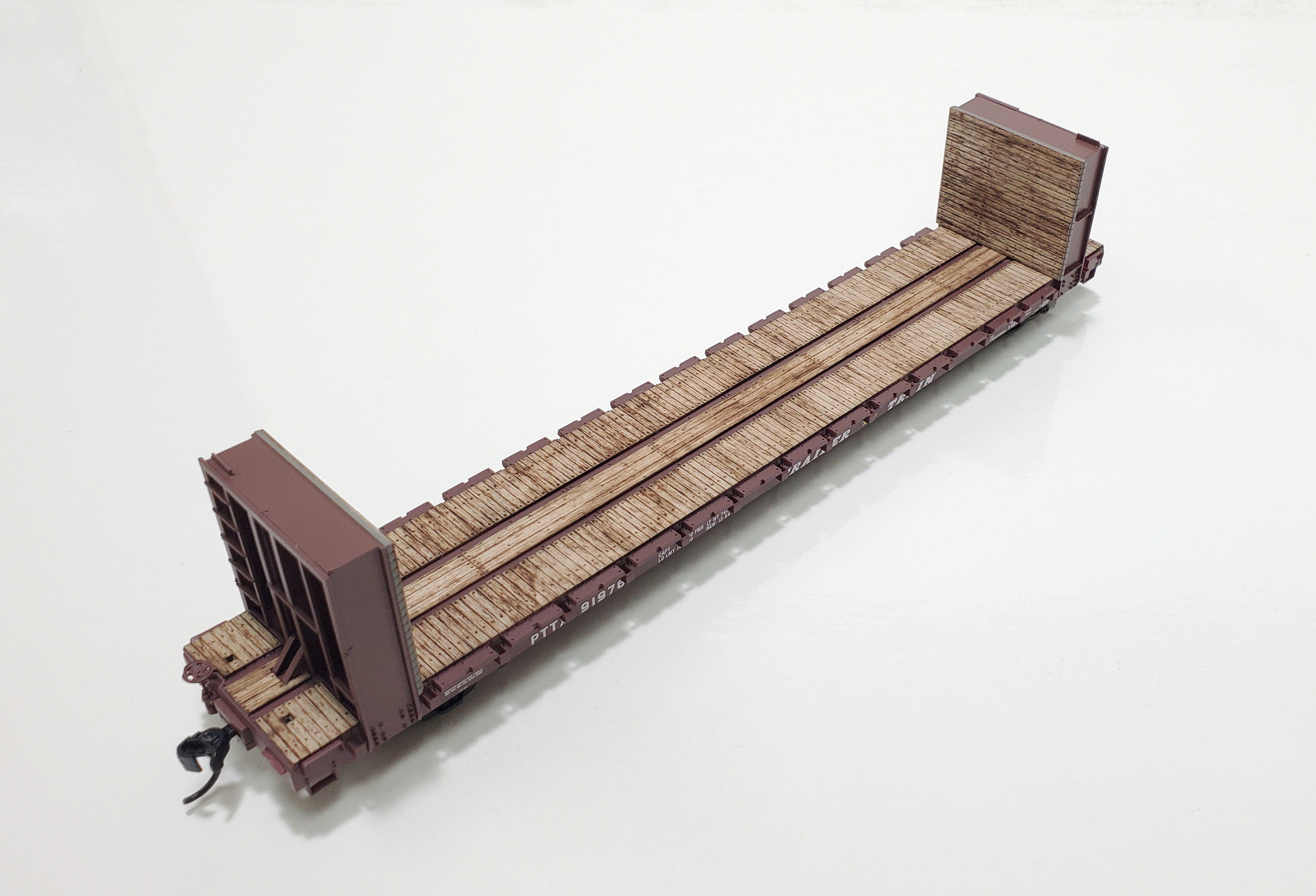 HO Walthers 60ft P-S BULKHEAD Wood Flat Car Deck - model number 910-5848