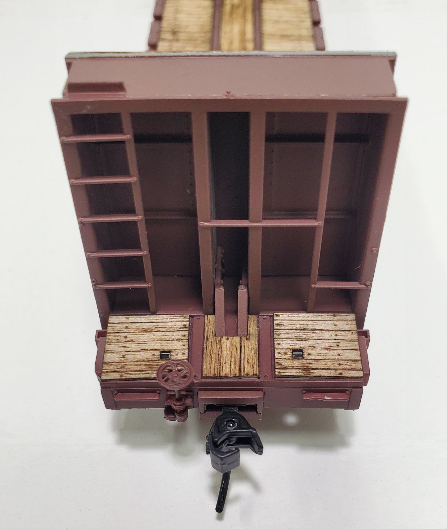 HO Walthers 60ft P-S BULKHEAD Wood Flat Car Deck - model number 910-5848 - ITLA