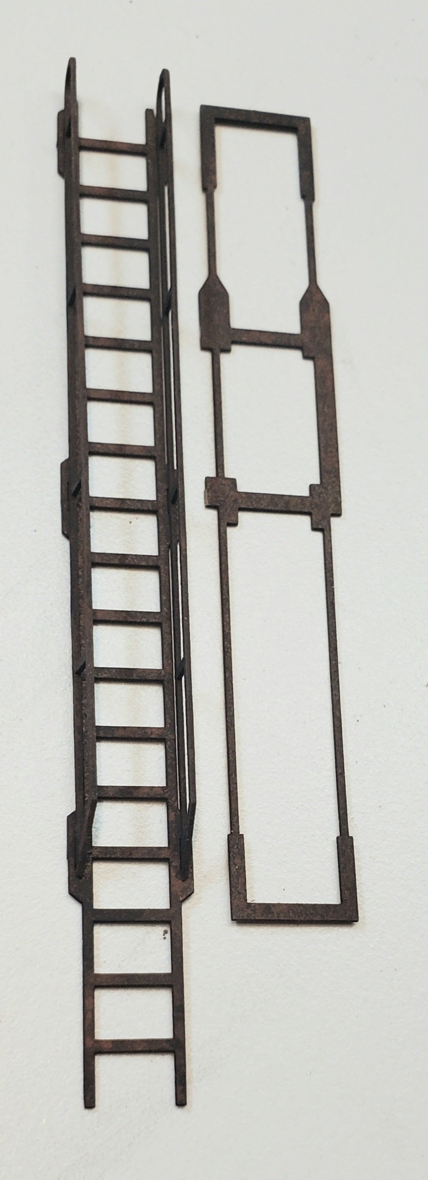 O5004 - O Scale Fire Escapes - Set of 3 with Ladders, Roof & Ground access - ITLA