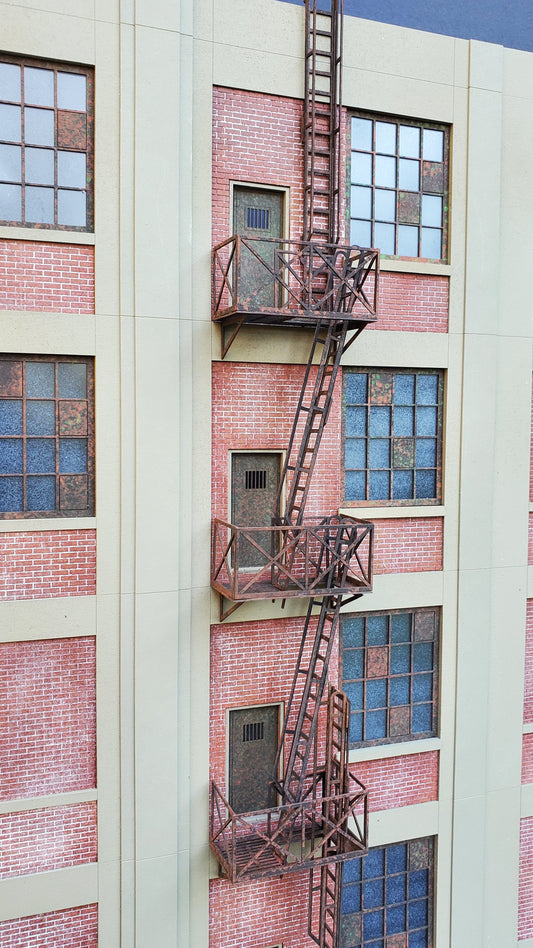 O5004 - O Scale Fire Escapes - Set of 3 with Ladders, Roof & Ground access - ITLA