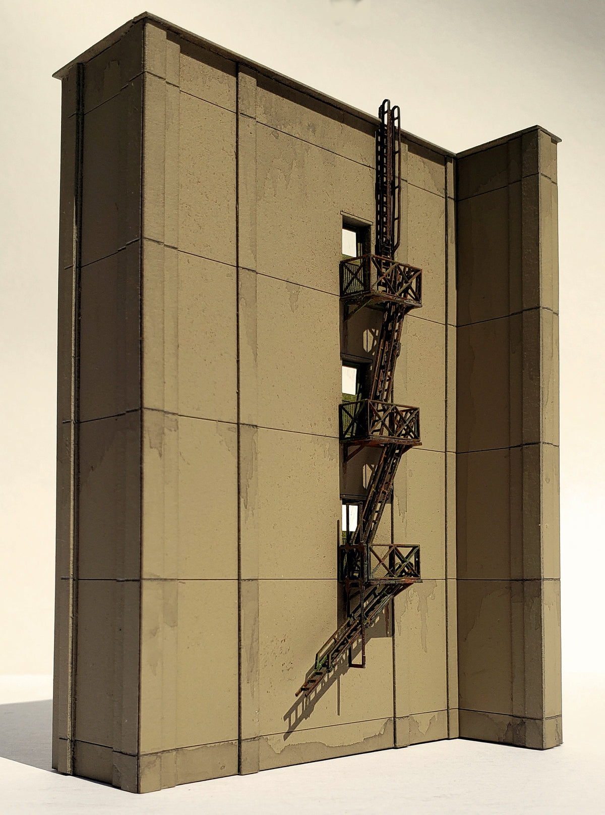 N Scale Fire Escapes - Set of 3 with Roof & Ground Access - ITLA