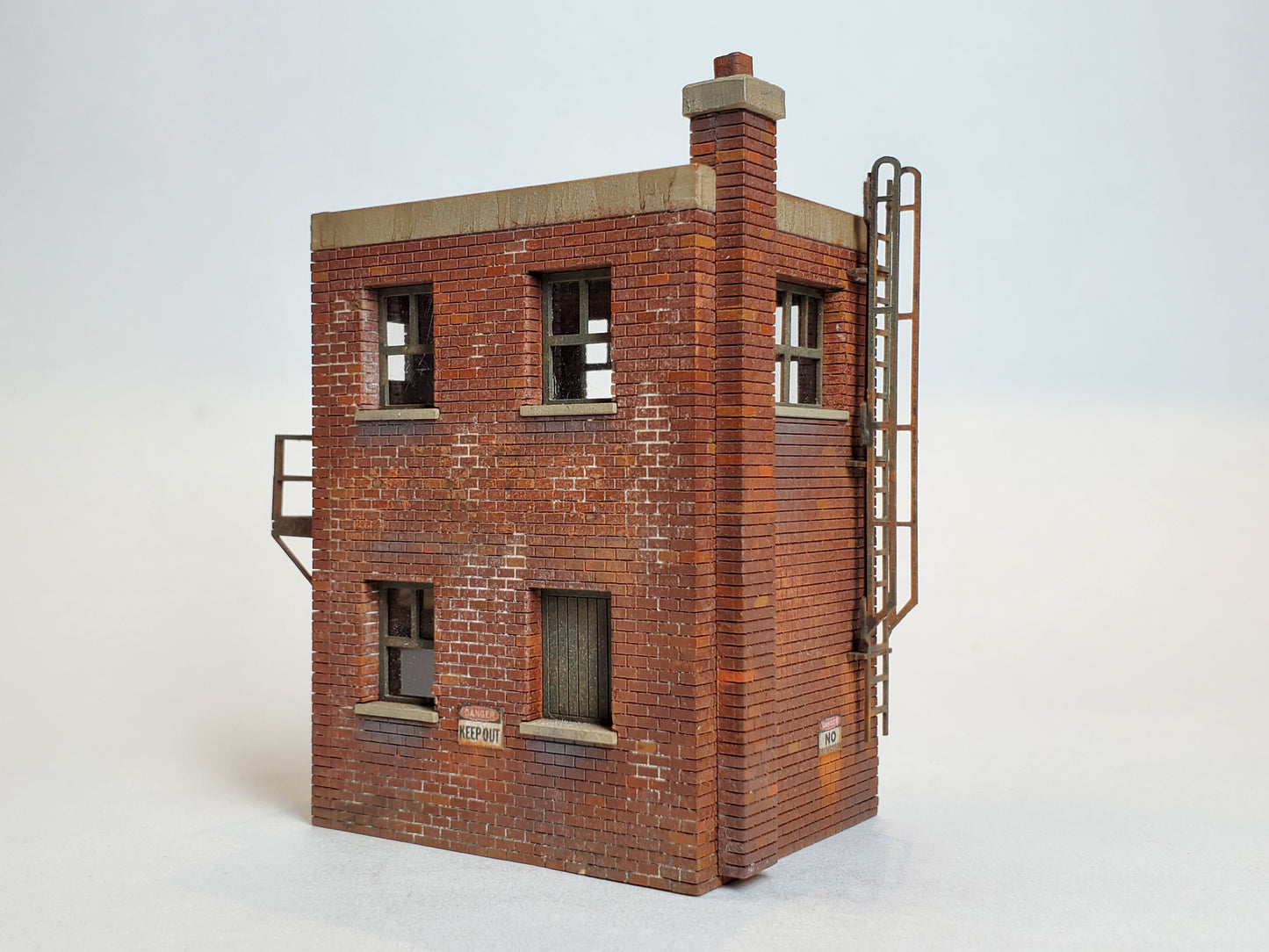 2 Story Mechanical Equipment Building Kit - HO Scale - ITLA