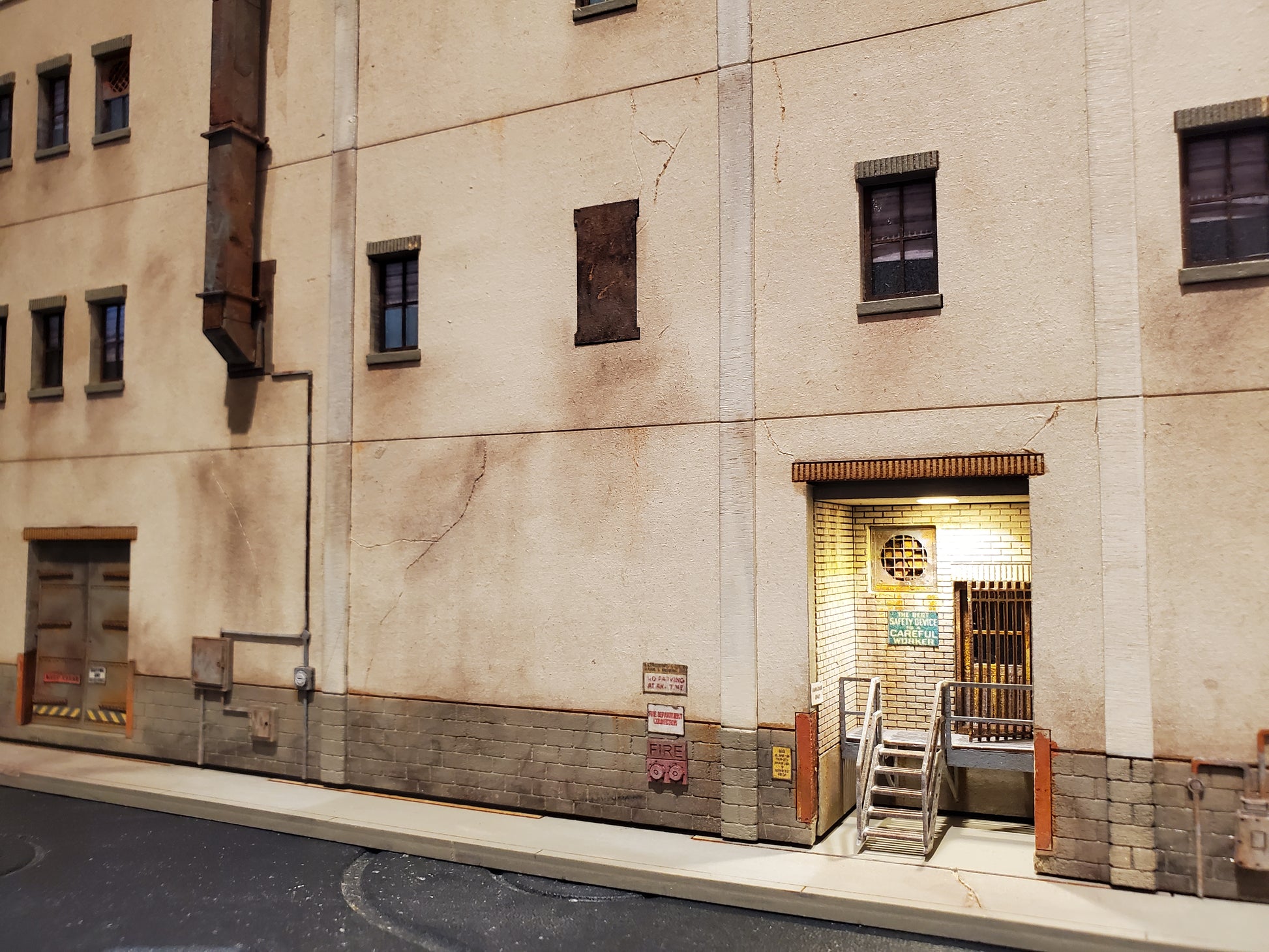 HO Southside Hotel Kit - Detailed Rear Wall - ITLA