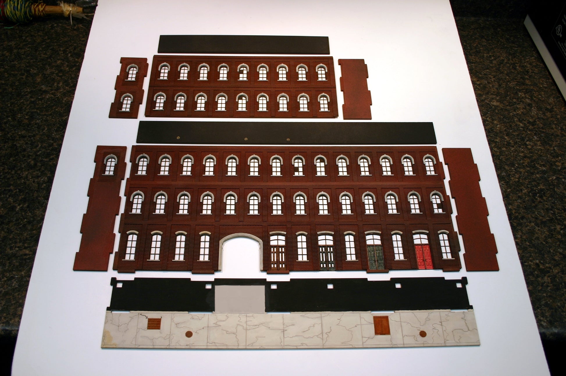 HO Scale Southside Hotel Kit - ITLA