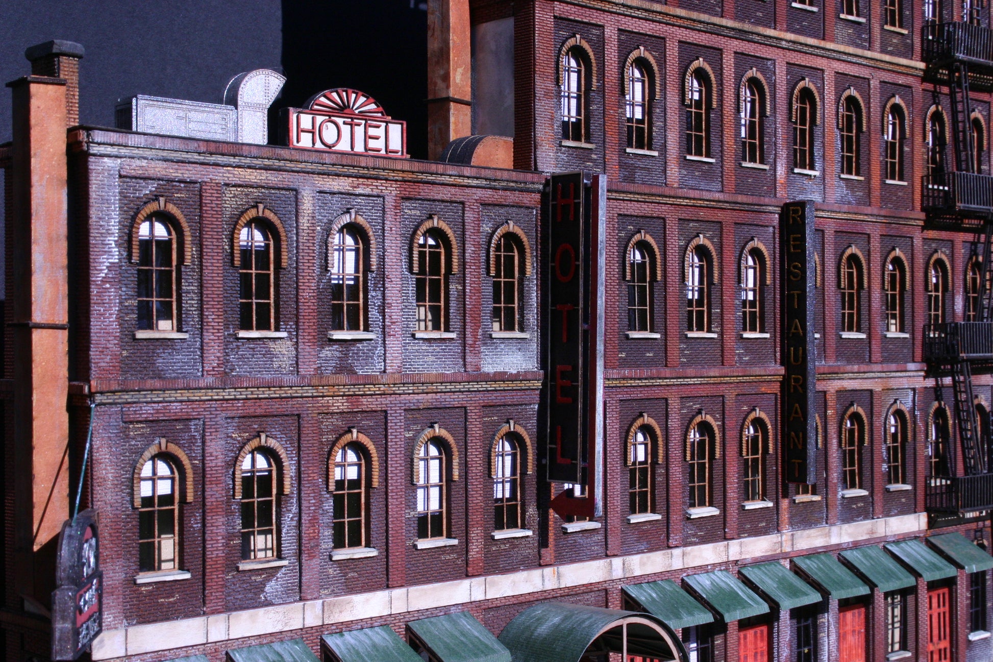 HO Scale Southside Hotel Kit - ITLA