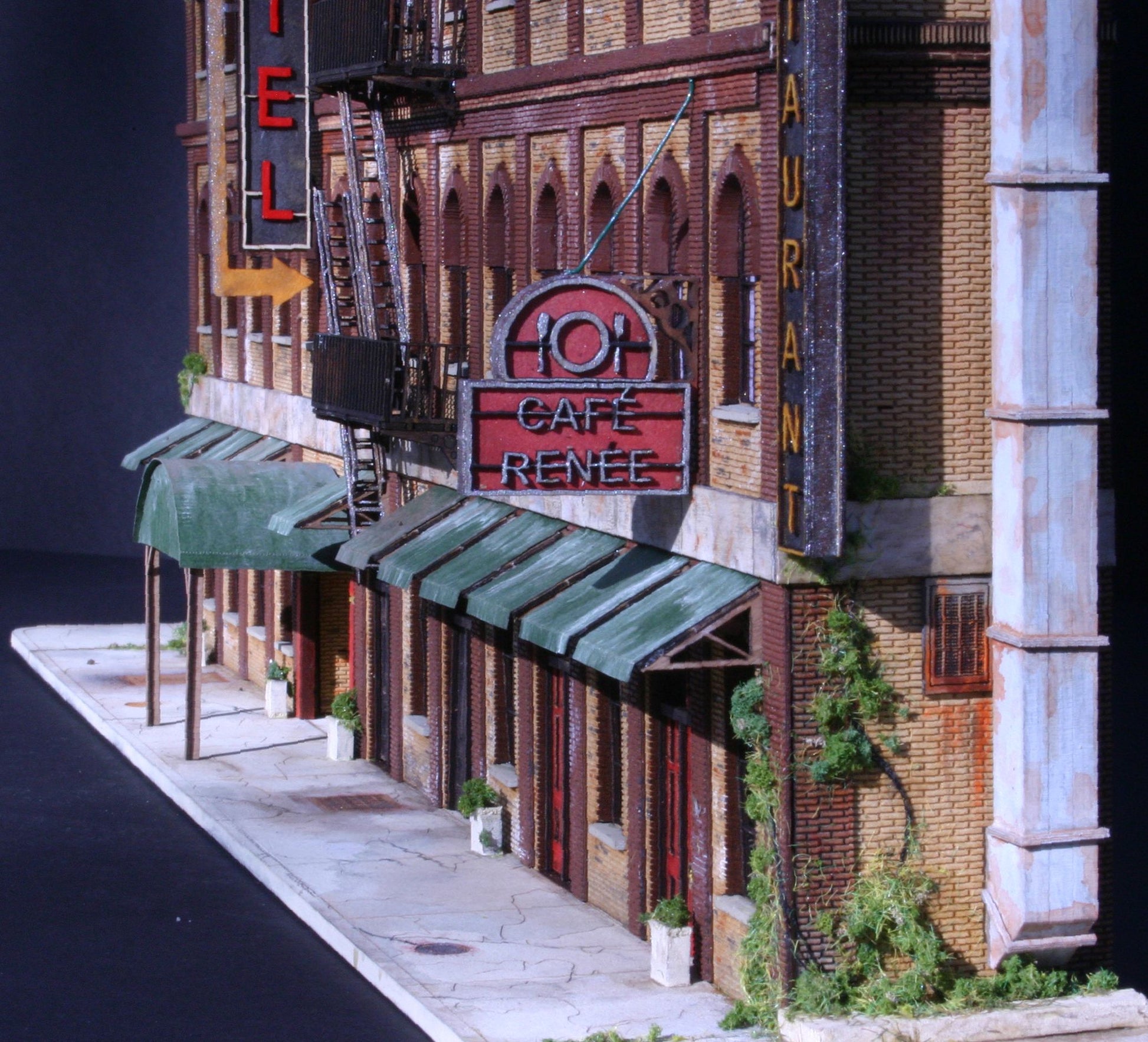 HO Scale Southside Hotel Kit - ITLA